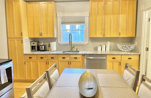 Marlborough Casa | Beautiful Renovated CASTLE 5Bedrooms 2bath near BOSTON