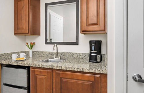 Williamsburg Complejo | Beautiful resort guest room - sleeps four - NEW VERY REDUCED rate till 1/2/24