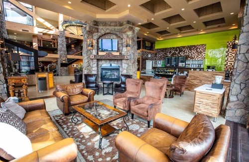 The Timbers Complejo | Beautiful resort in the heart of Canyons Village. 50% off end-of-season price.