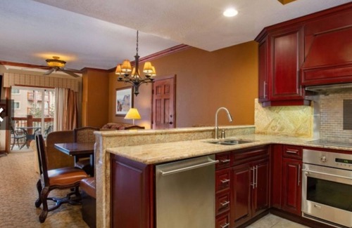 The Timbers Complejo | Beautiful resort in the heart of Canyons Village. 50% off end-of-season price.