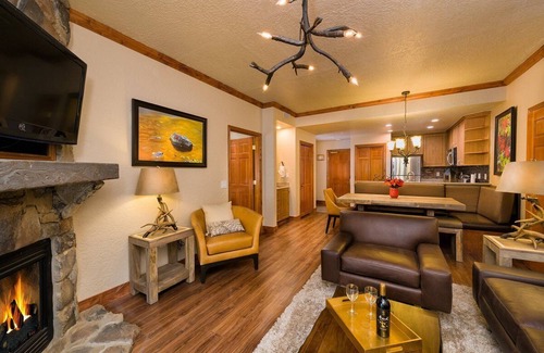 The Timbers Complejo | Beautiful resort in the heart of Canyons Village. 50% off end-of-season price.