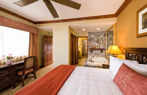 The Timbers Complejo | Beautiful resort in the heart of Canyons Village. 50% off end-of-season price.