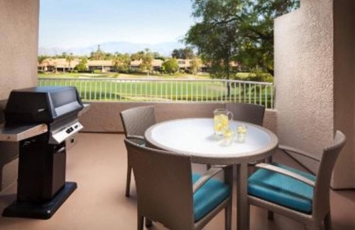 Rancho Mirage Condominio | Beautiful resort on Coachella Bus route