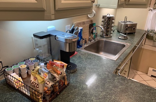 Codman Square Apartamento | Beautiful Retreat close to Downtown Boston. Pets friendly.