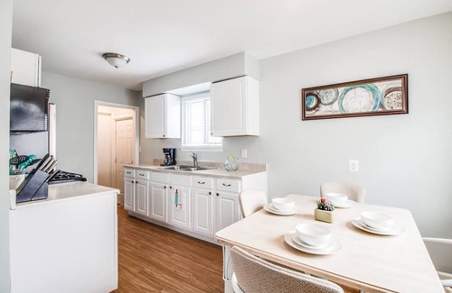 Pontiac Casa | The "Cozy Tennyson" Near Auburn Hills/Waterford