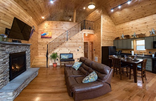 Luray Cabina | Romántica cabaña frente al río! Hermosas vistas a la montaña