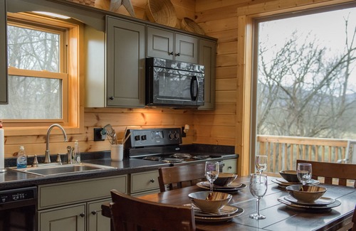 Luray Cabina | Romántica cabaña frente al río! Hermosas vistas a la montaña