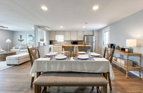 Matagorda Casa | Beautiful River House w/lighted fishing pier & great sunsets!