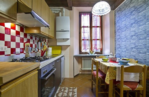 Orta San Giulio Apartamento | Hermoso, romántico, céntrico apartamento con vista al lago cerca de la plaza / lago / ayuntamiento
