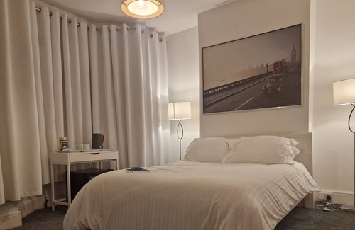 Cathall Hotel | Beautiful Room in London