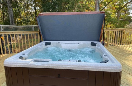 Etowah Apartamento | Beautiful Room Just Waiting for You Pool IS Closed
