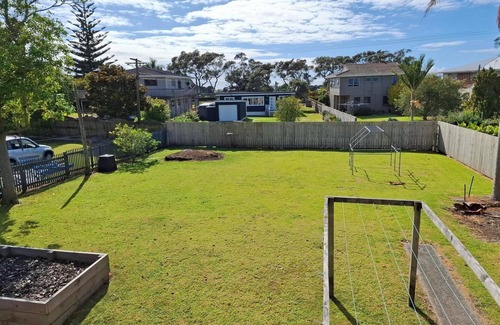 Ruakaka Casa | Beautiful Ruakaka beach fun, lots of space, 2 lounges, big garden