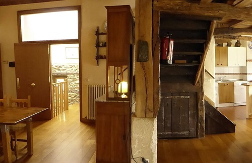Ibero Cabaña | Preciosa Casa Rural junto al río. Con piscina y a 10 minutos de Pamplona.