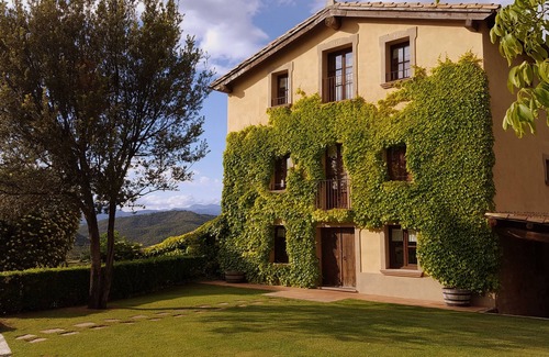 Cardona Cabaña | Casa Rural preciosa, piscina privada, 7 habitaciones todas con baño, 14-17 p