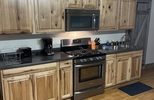Baxter Cabina | Beautiful rustic cabin with loft! Huge Kitchen! On Center Hill Lake!