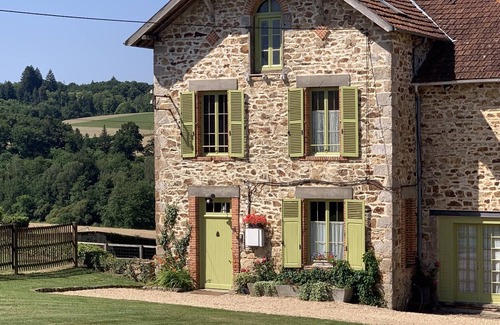La Roche-l'Abeille Casa | Hermosa casa de piedra construida con piscina privada y jardín.