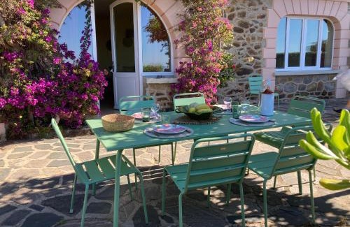 Le Rayol Apartamento | Beautiful sea view, AC, garden, beach minutes away by foot!