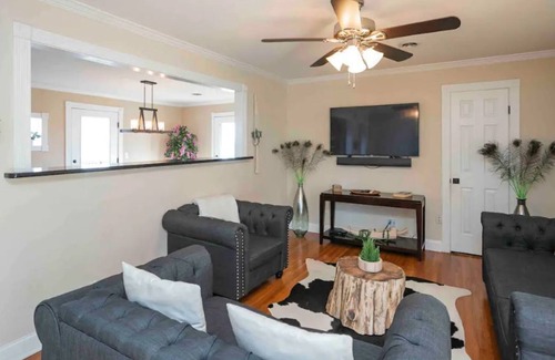 Antioch Casa | Beautiful scenic view home in Nashville Tennessee
