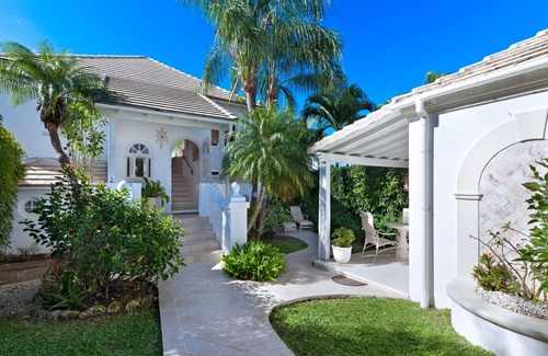Westmoreland Villa | Hermosa villa aislada con vistas al campo de golf y al mar Caribe.