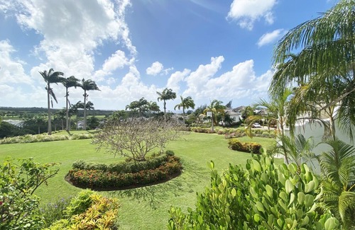 Westmoreland Villa | Hermosa villa aislada con vistas al campo de golf y al mar Caribe.