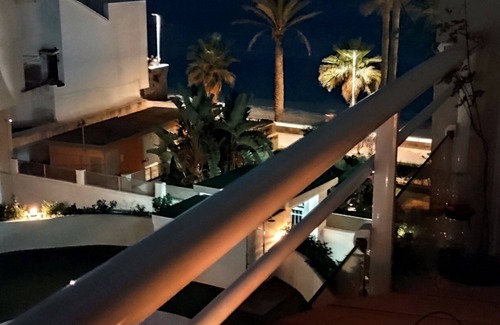 Castell de Ferro Apartamento | Beautiful sea views on the beachfront - private parking