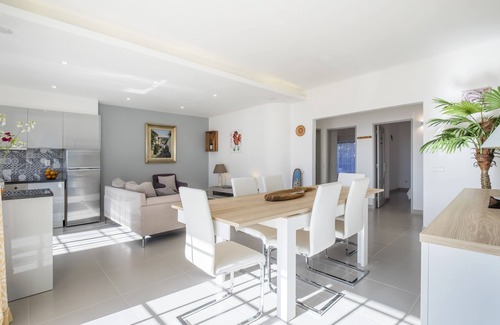 Praia da Luz Apartamento | Beautiful Seaview 2 Bedroom Apartment with Pool