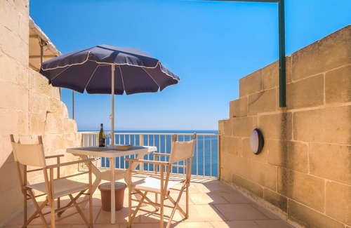 Marsalforn Apartamento | Marsalforn Penthouse con vistas al mar