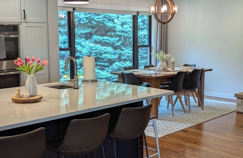 Rapid City Casa | Beautiful secluded Spacious 4-bedroom house in charming Rapid City with AC, WiFi