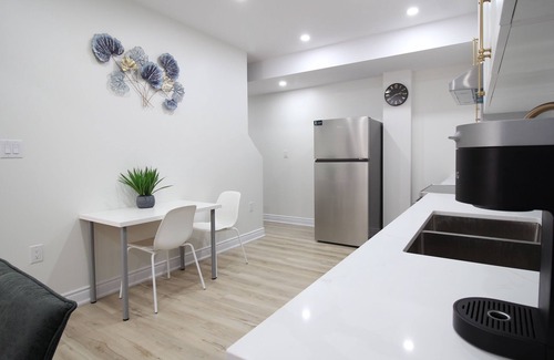 Rosemount Casa | Beautiful Separate Unit near GrandRiver & Kiwanis Park