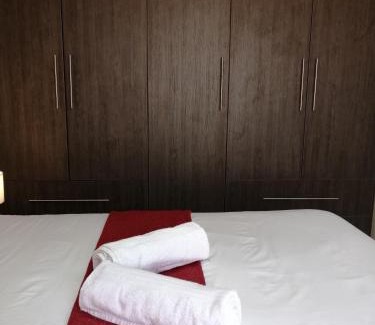 Klerksdorp Apartamento | Beautiful & Serene Airbnb house