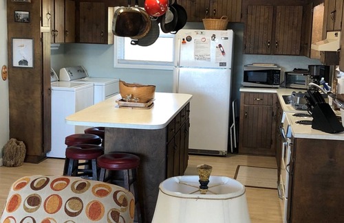 Ocean Isle Beach Casa | Hermoso entorno en el Canal Intracostero!