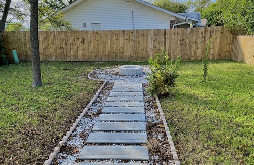 North Austin Civic Association Casa | Beautiful Smart Home in North Austin - Perfect for Remote Work or Relaxation