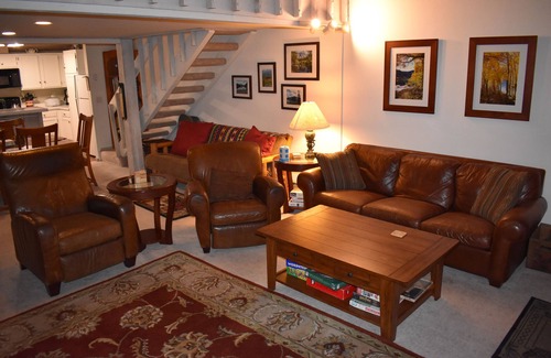Mammoth Lakes Condominio | Hermoso Snowcreek 2 + Loft con espectaculares vistas a la montaña Muy bien revisado