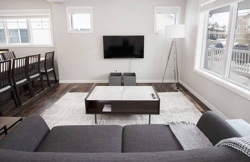 Fort Gary Casa | Beautiful South Winnipeg 4Bed 2Bath Townhouse