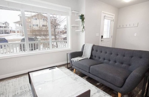 Fort Gary Casa | Beautiful South Winnipeg 4Bed 2Bath Townhouse