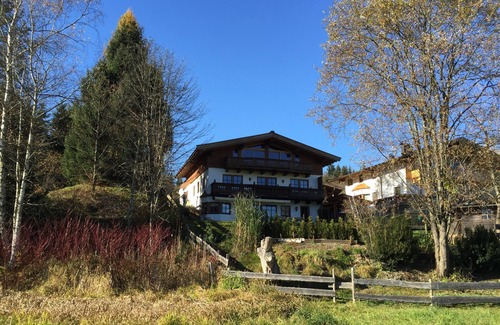 Oberndorf bei Kitzbuhel Chalet De Esquí | Hermosa y espaciosa villa con una maravillosa vista a la montaña.