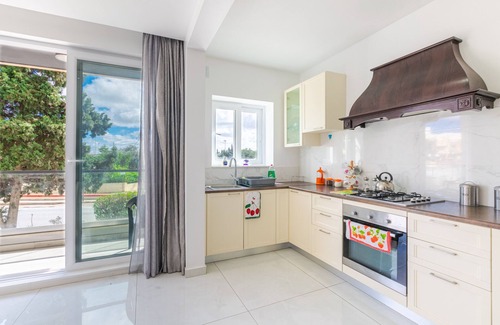 Qawra Apartamento | Beautiful Spacious and Bright 3 Bedroom 2 Bathroom Apartment 2