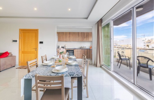 St. Paul's Bay Apartamento | Beautiful Spacious and Bright 3 Bedroom 2 Bathroom Apartment 7