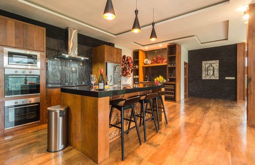 Sambahan Villa | Beautiful, spacious private villa w/ private infinity pool, full kitchen, & bar!