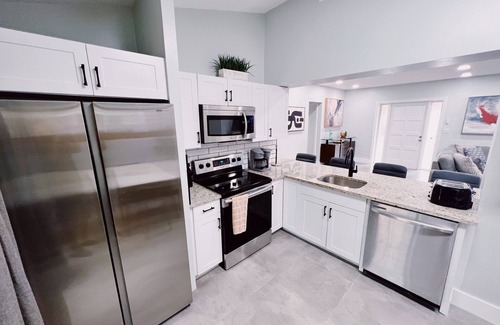 Lake Ridge Casa | Beautiful, Spacious & Affordable Home in FLL