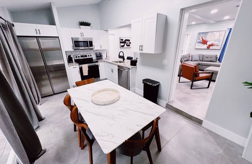 Lake Ridge Casa | Beautiful, Spacious & Affordable Home in FLL
