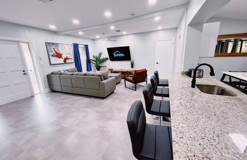 Lake Ridge Casa | Beautiful, Spacious & Affordable Home in FLL