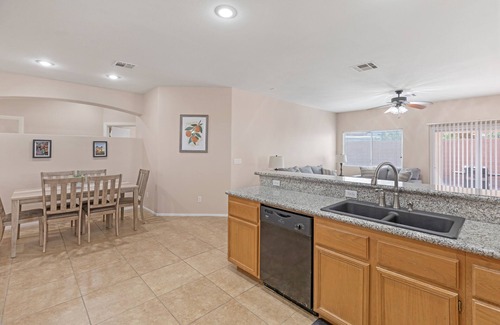 North Las Vegas Casa | Beautiful Spacious Single Story Vegas Home