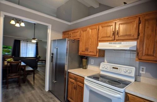 Overland Park Casa | Beautiful | spacious | clean house for families #1