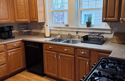 Syracuse Apartamento | Beautiful, spacious 2 bdrm apartment in Syracuse with office space, WiFi and AC