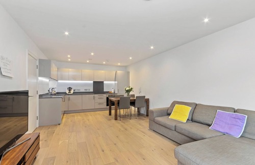 Stratford Apartamento | Beautiful spacious 2 bedroom 2 bathroom flat East Village. Plus Sofa Bed