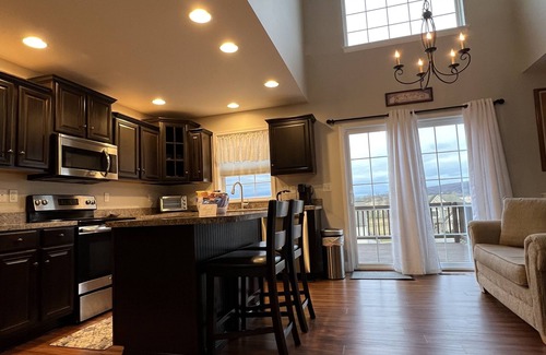 Ephrata Casa | Beautiful Spacious 2 Story House with Fireplace