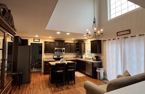 Ephrata Casa | Beautiful Spacious 2 Story House with Fireplace