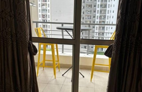 Noida Apartamento | Beautiful Spacious 3 bedroom apartment