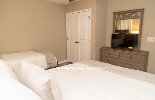 Southeast Raleigh Casa | Beautiful spacious 4 bedroom house , sleeps 8+